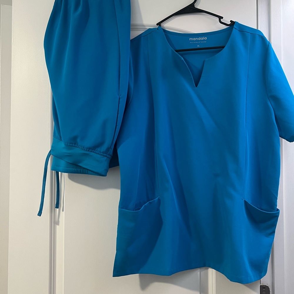 Women’s XL Mandala Cobalt Blue Scrub Set Pocket Top and Bootcut Pant Set